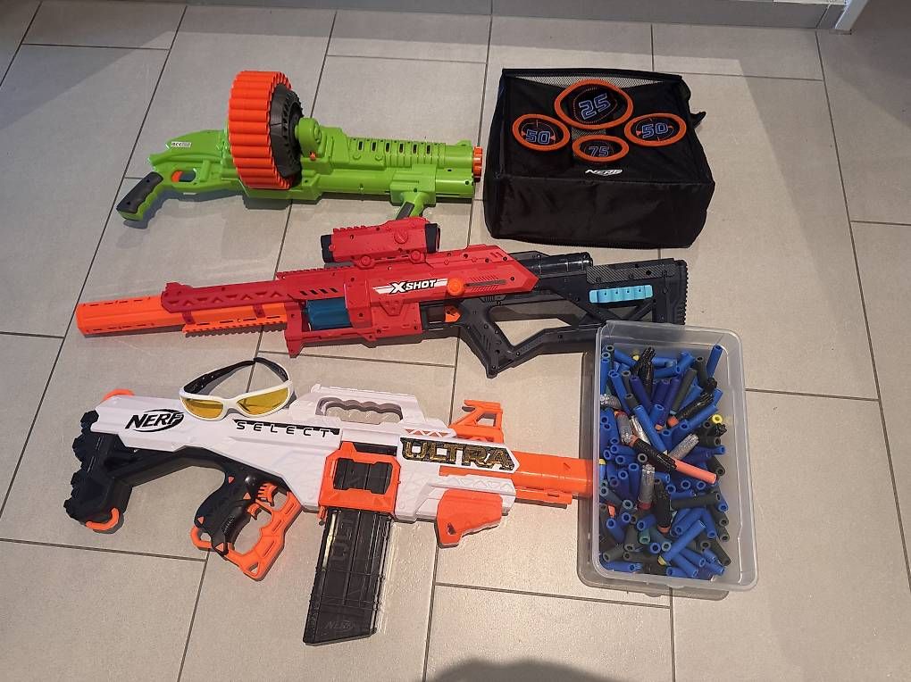 Jouets: Nerf set 13 teile plus monitionen  – D'occasion à Fürigen par Dkneu 1