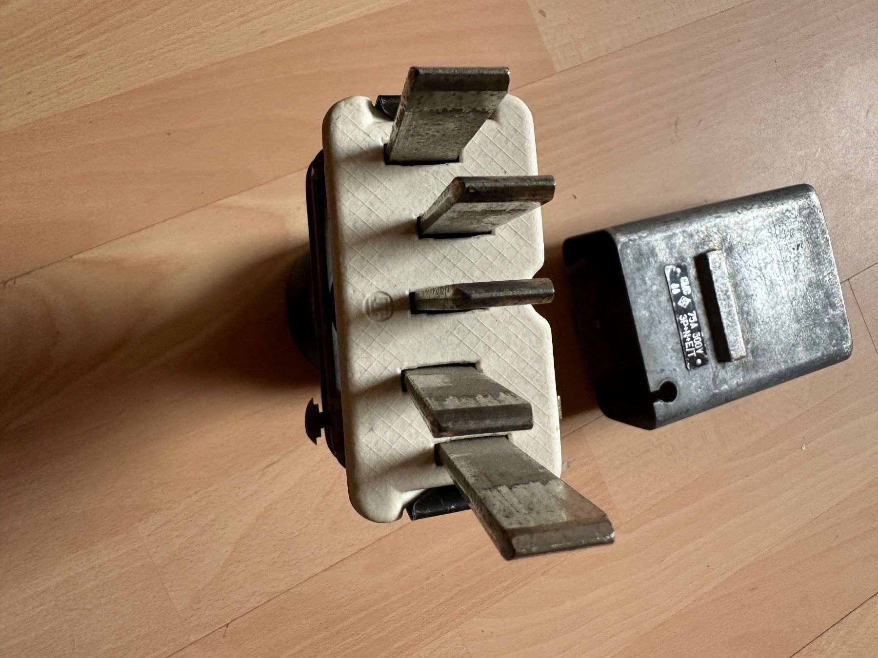 Fiches d'alim.: Stecker J 75 /5 Polig CMC – D'occasion à Huttwil par Bolpa 1