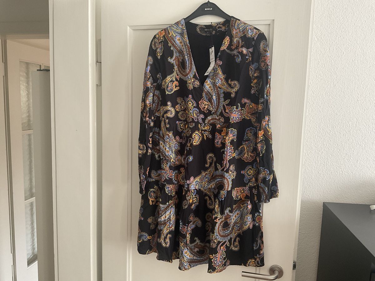 Vestiti: Commas Kleid, Grösse 36, schwarz mit Muster, neuwertig – Nuovo (secondo la descrizione) da Adliswil venduto da stikovo