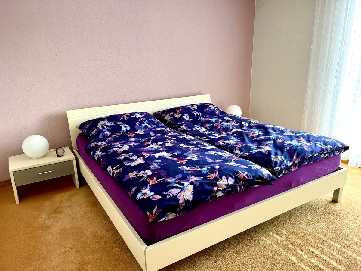 Lits: Schlafzimmer mit Nachttischen – D'occasion à Ennetbaden par lolek02 1