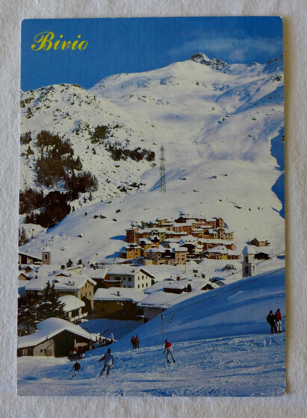 Cartoline postali: AK BIVIO GR, Dorfansicht mit Skilift – Usato da Wallisellen venduto da aloa09