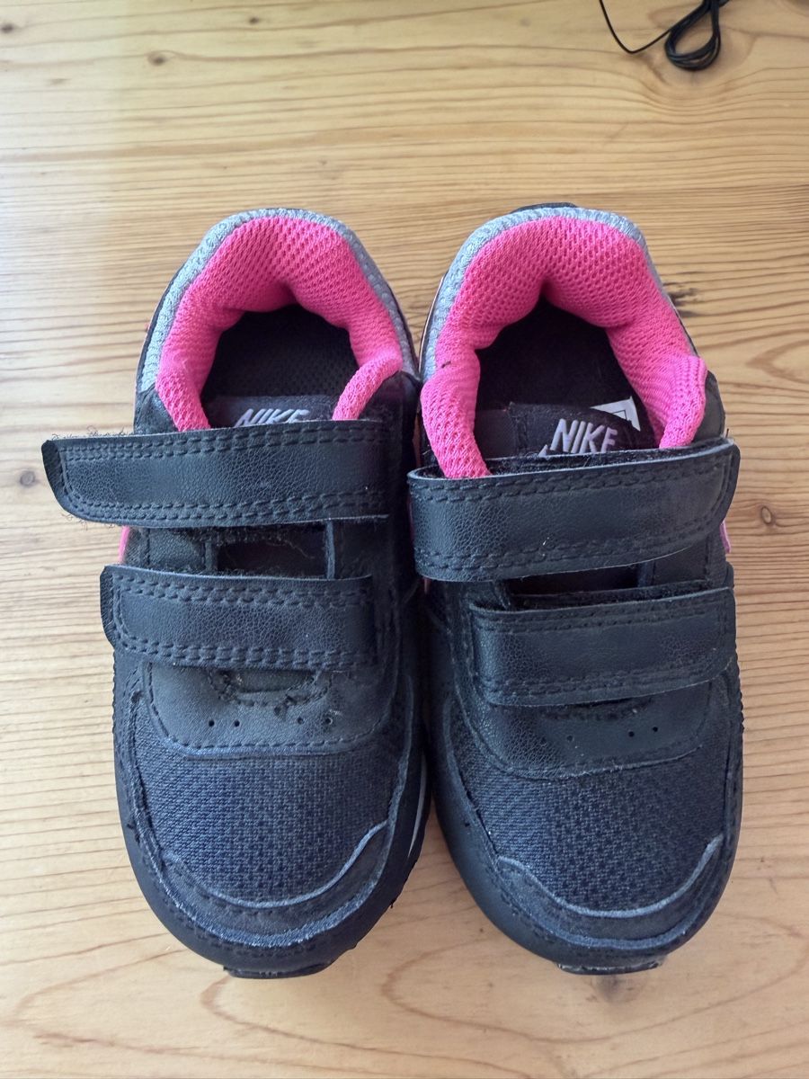 Nike Scarpe per ragazze: Mädchen Nike Schuhe  – Nuovo (secondo la descrizione) da Winznau venduto da Rainbow-13