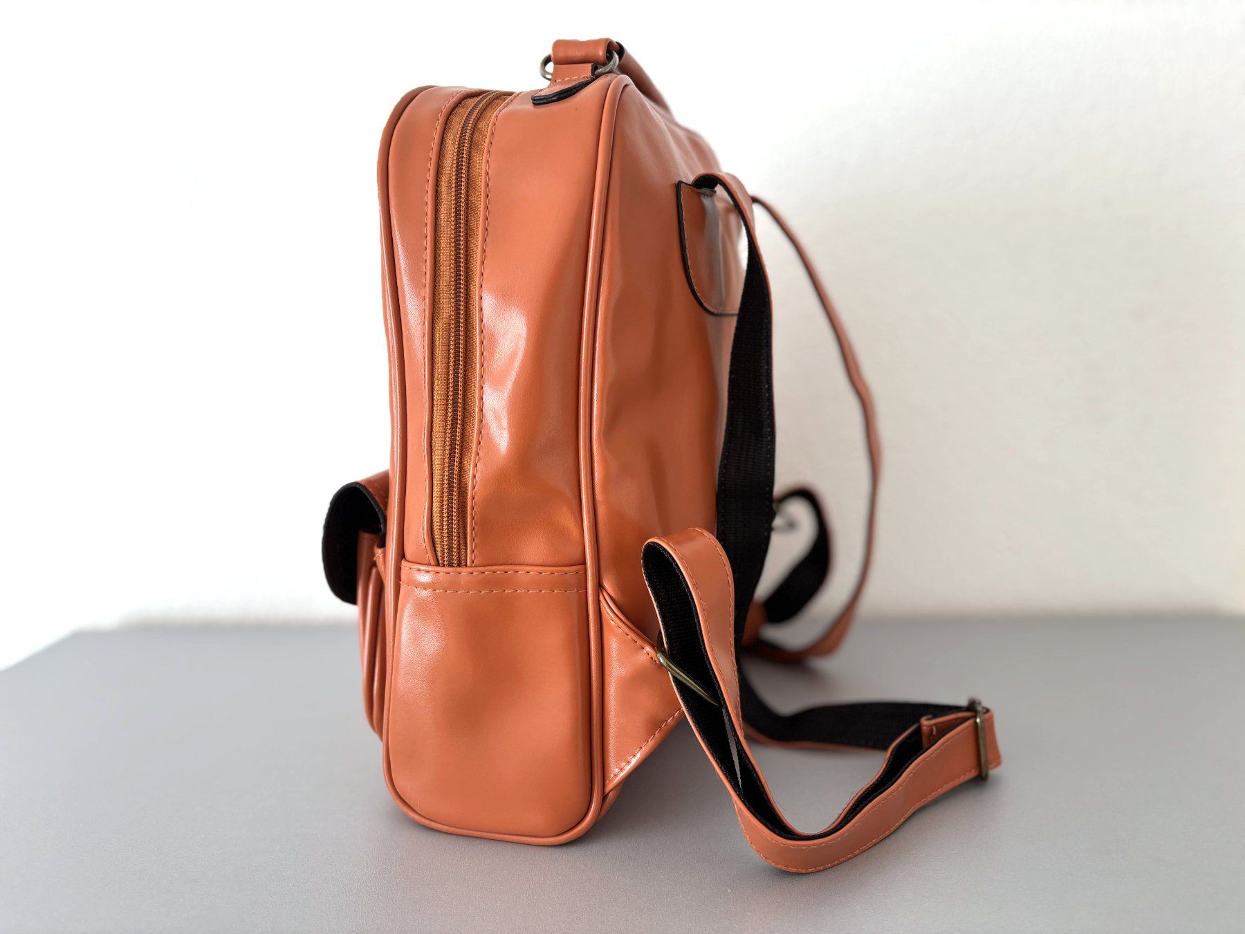 Zaini: Rucksack Ranzen Backpack Tragetasche Damen Tasche – Usato da Holzhäusern ZG venduto da paula_w 1