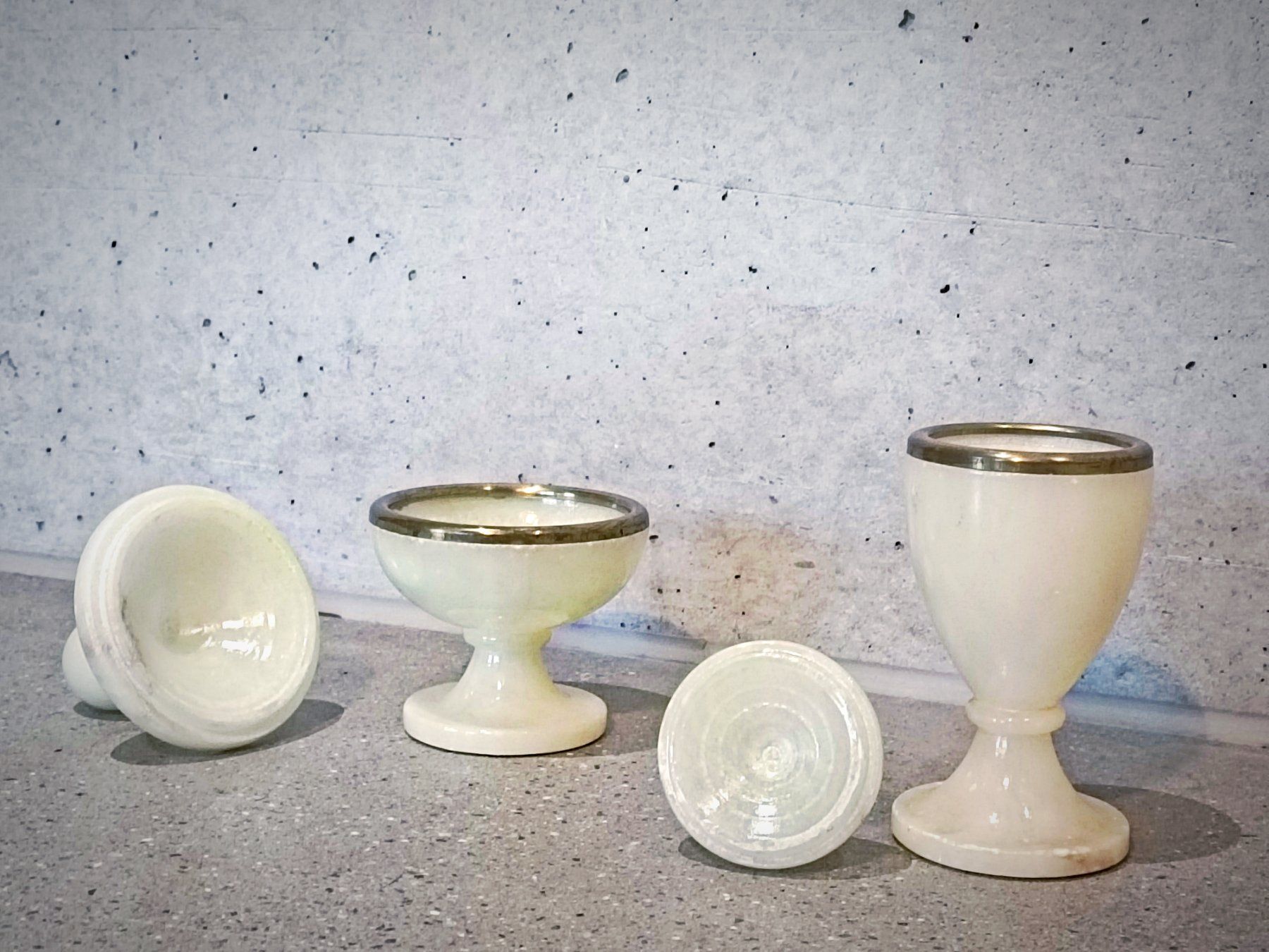 Tutte le decorazioni: Ein Paar antike Alabasterbecher – Usato da Aarau venduto da PlaninaVintage 7