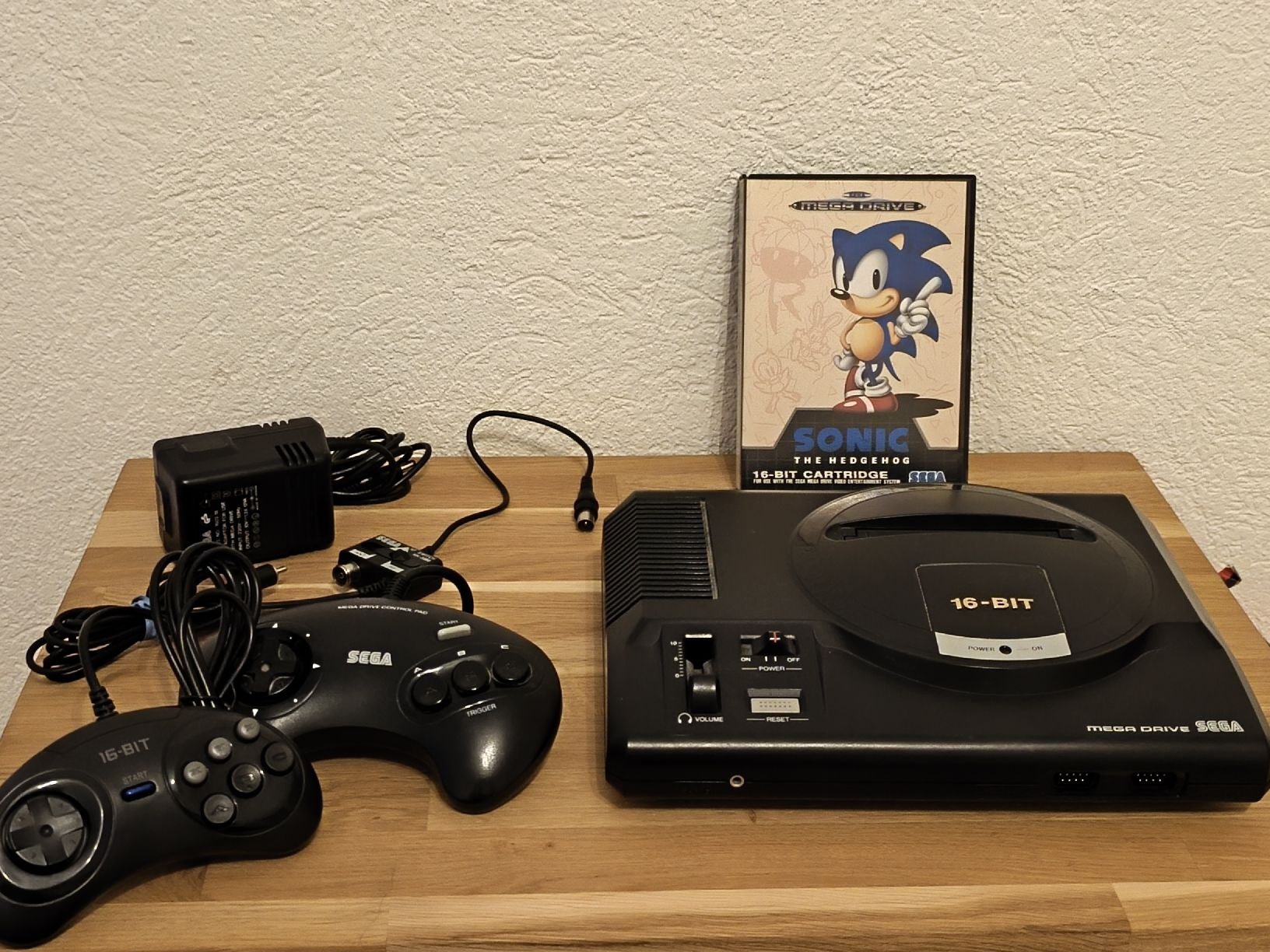 Sega Console: Console Sega Mega Drive 1 genesis - sonic + manette – Usato da Conthey venduto da Th3gr4yf0x 5
