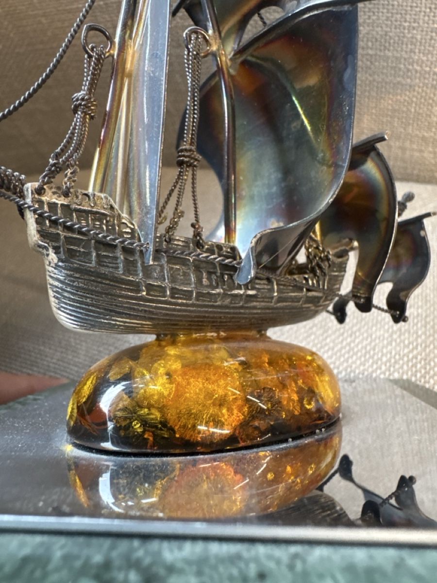 Tutte le decorazioni: Silber Segelschiff mit Bernstein auf Marmor – Usato da Zürich venduto da Brockiwelt 5