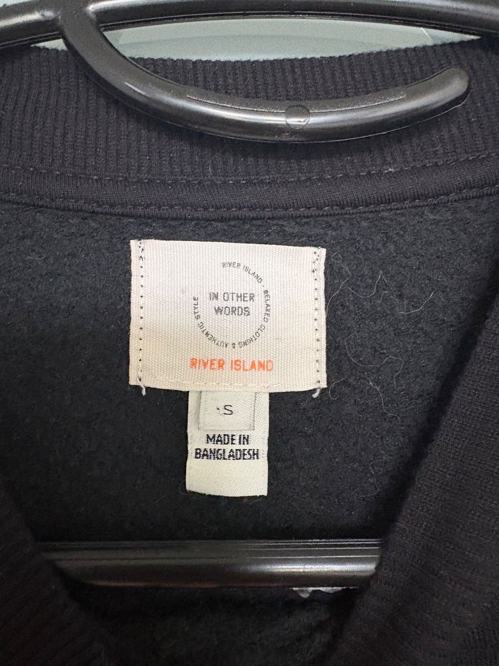 Maglioni & Felpe: Pullover schwarz Grösse S – Usato da Rümlang venduto da Jenni.21 1