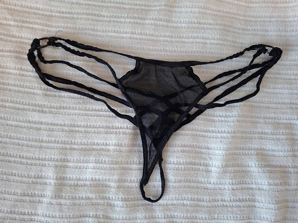 Autres dessous:  Schwarzes Spitzen-Set  transparent & verführerisch – D'occasion à Affoltern am Albis par Feather 2