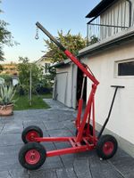 Eigenbau / Werkstatt-Überland-Handkran auf vier Rädern.