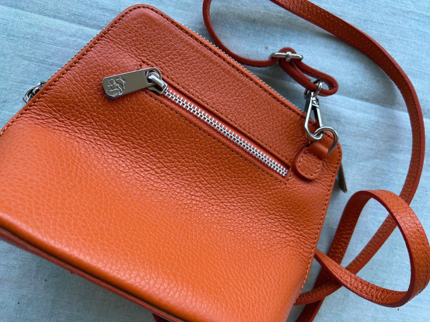 Taschen für Damen: Elegante kleine Ledertasche "Charlotte" – Gebraucht aus Gossau ZH von azz_y8q8 2