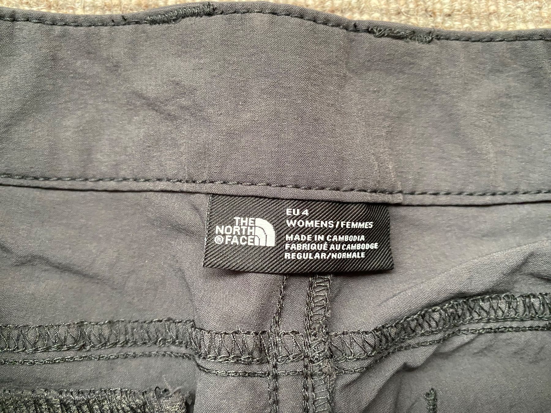 North Face Pantaloni: THE NORTH FACE Shorts EU 4 – Usato da Würenlingen venduto da lori59 2