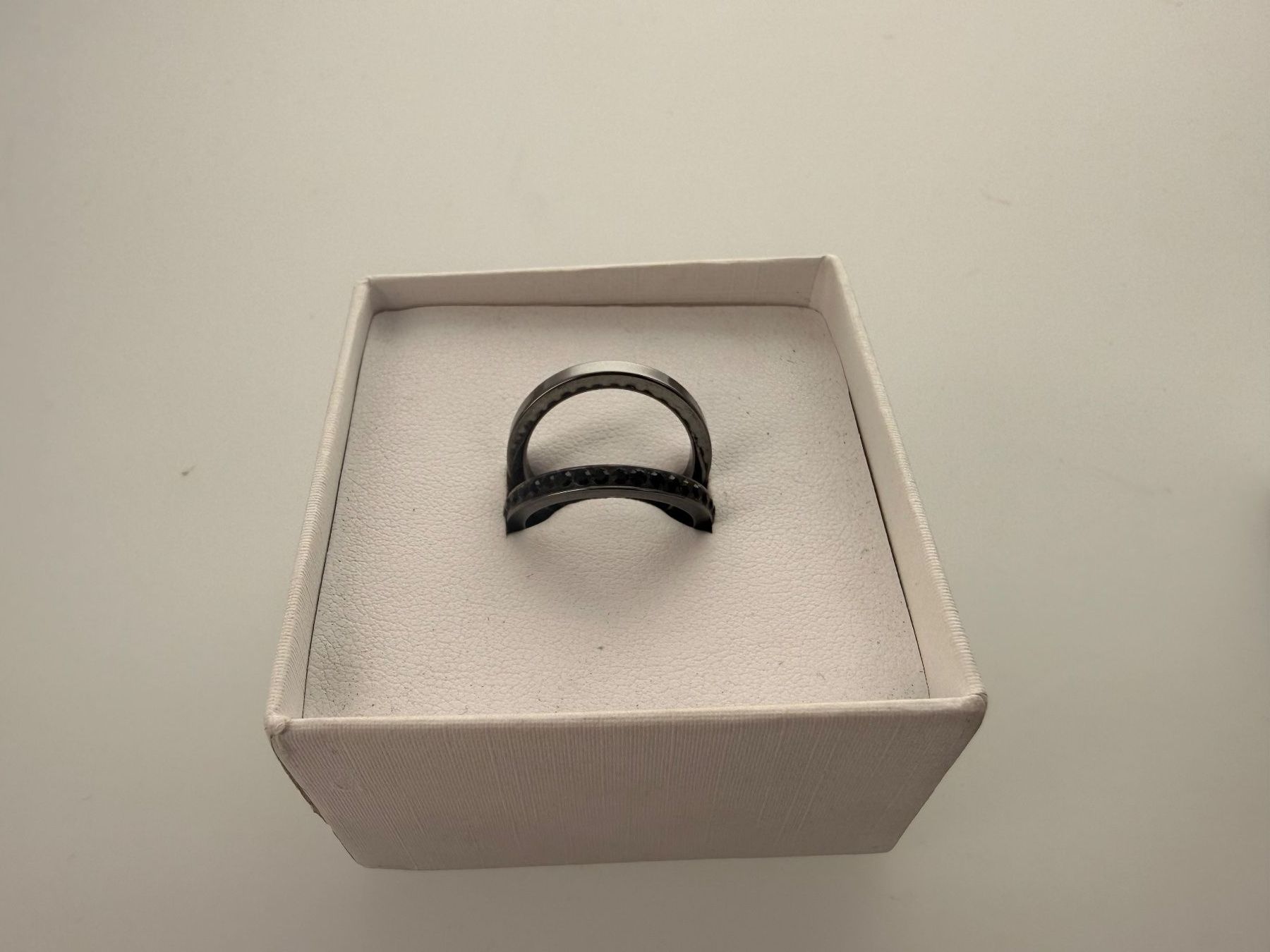 Anelli: 2 Ringe Damen Schmuck Set Anthrazit mit Steinen NEU – Usato da Zug venduto da isdach 1