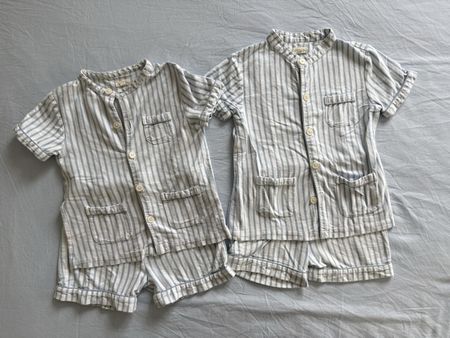 2 Kinder Pijamas gestreift neuwertiger Zustand