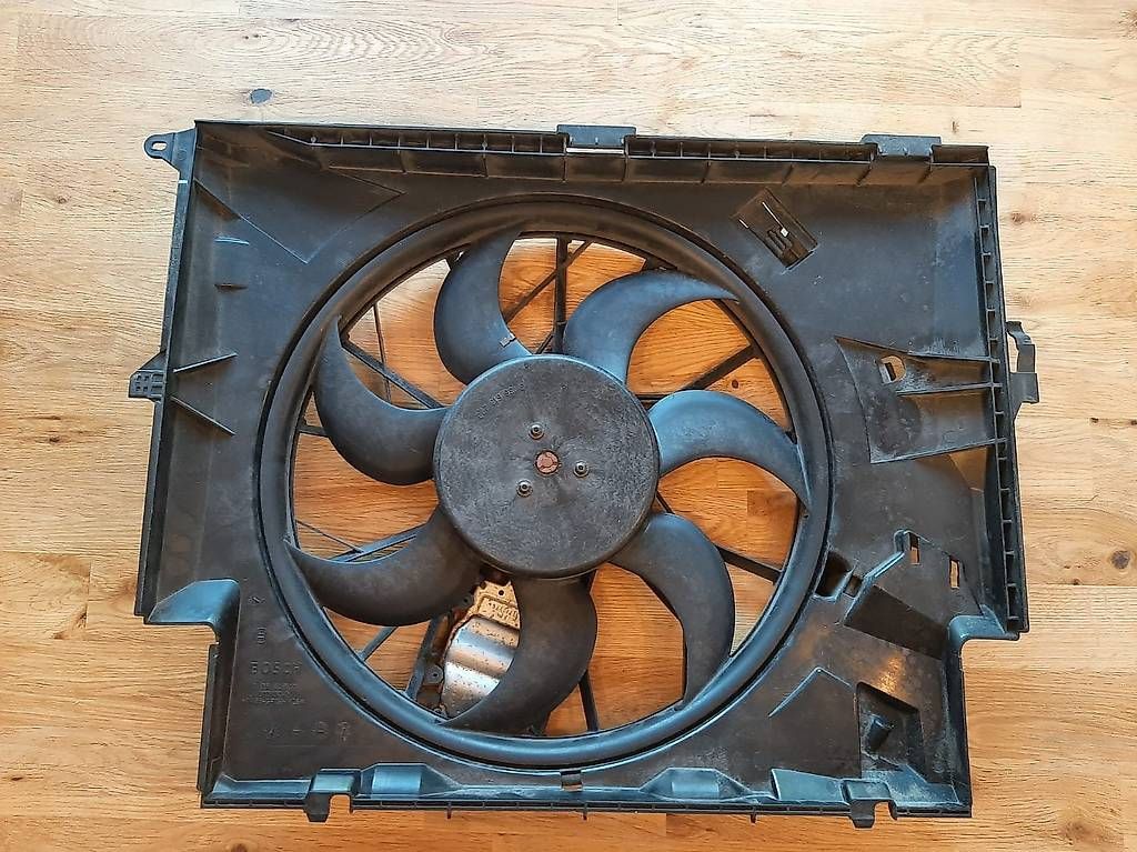 Tutti pezzi di ricambio auto: BMW E60/E61 Elektrolüfter 600W  Bosch OEM   – Usato da Mauren venduto da lotus_46