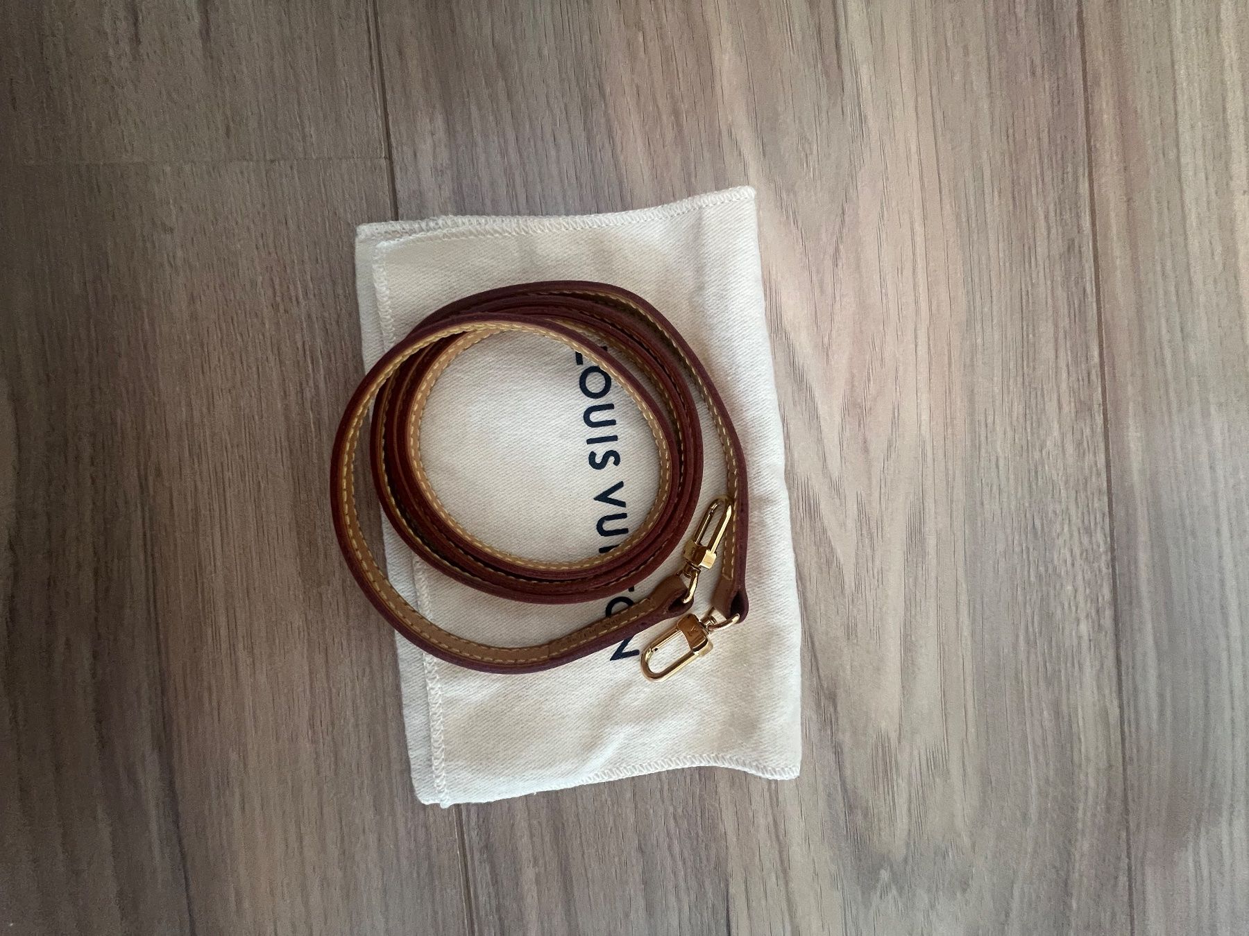 Louis Vuitton Sacs femmes: Louise Vuitton bag strap, new – D'occasion à Arzier Le Muids par oma_w5bq 3