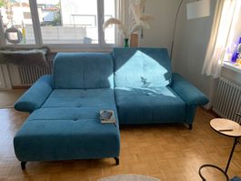 Sofa mit elektronischem Auszug