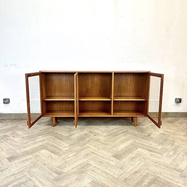 Vetrine: SALE Mid Centuery danish teak Vitrine / Sideboard – Usato da basel venduto da vintory.ch 1