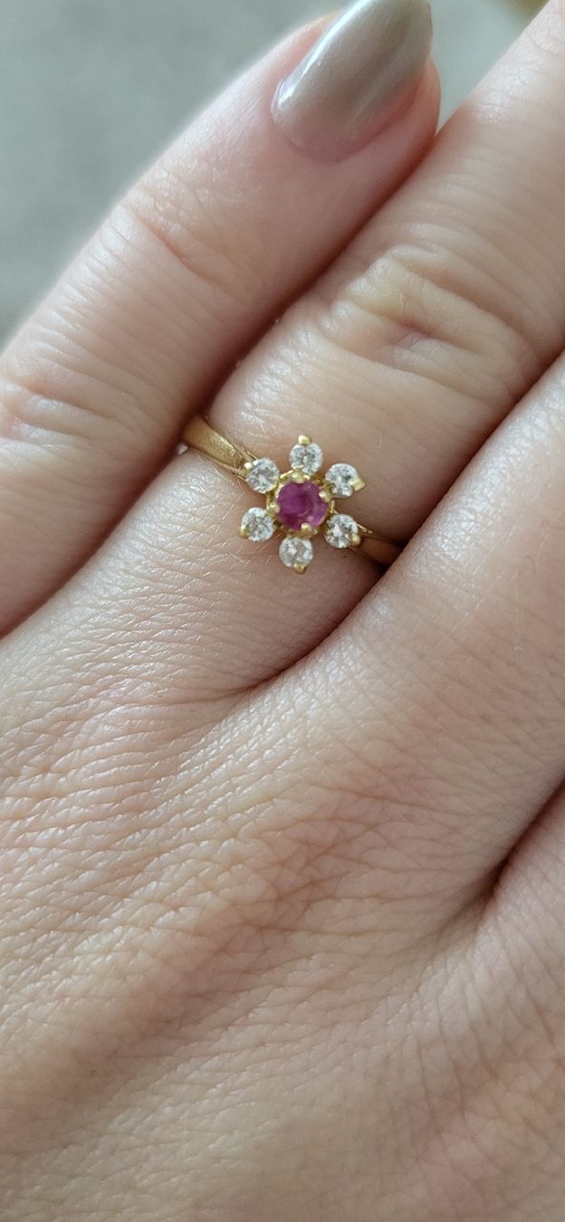 Bagues: Süsser Blumenring mit 1 Rubin  – Neuf (Voir description) à Unterägeri par Altgoldschmuck