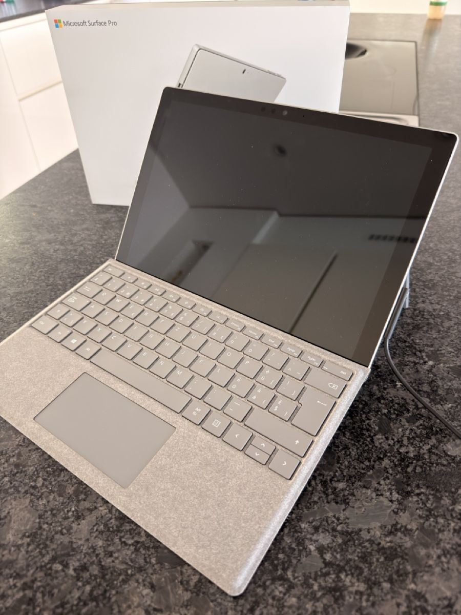 Microsoft Tablettes PC: Microsoft Surface Pro 6 – D'occasion à Pfäffikon SZ par NicMarKom