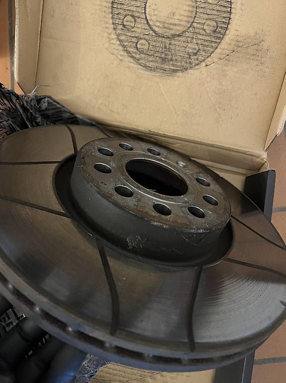 Toutes les pièces auto: BREMBO Max Vorderachse Bremsscheiben – D'occasion à Luzern par claiudiu 3