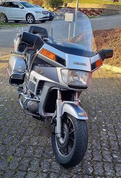 Touring: Honda Goldwing vétéran – Usato da Penthaz venduto da Jyga