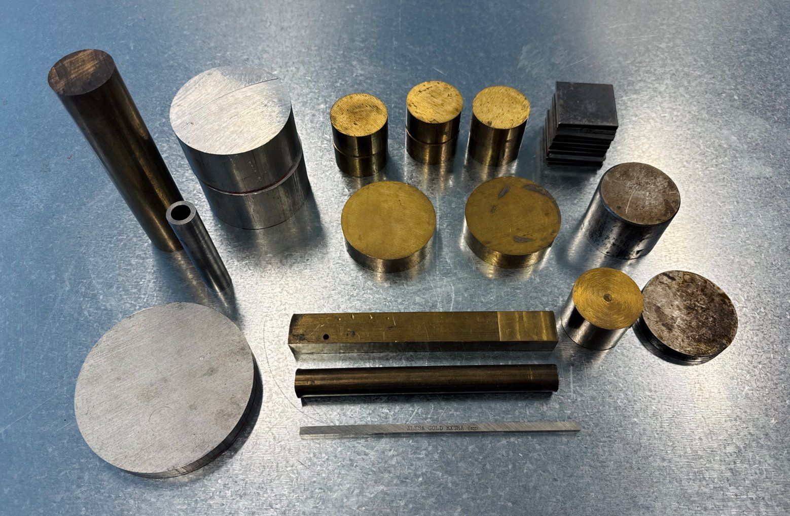 Altro per industria metallurgica: Metallreste, Messing, Stahl, rund, Vierkant – Usato da Wattwil venduto da GoodStuff2025
