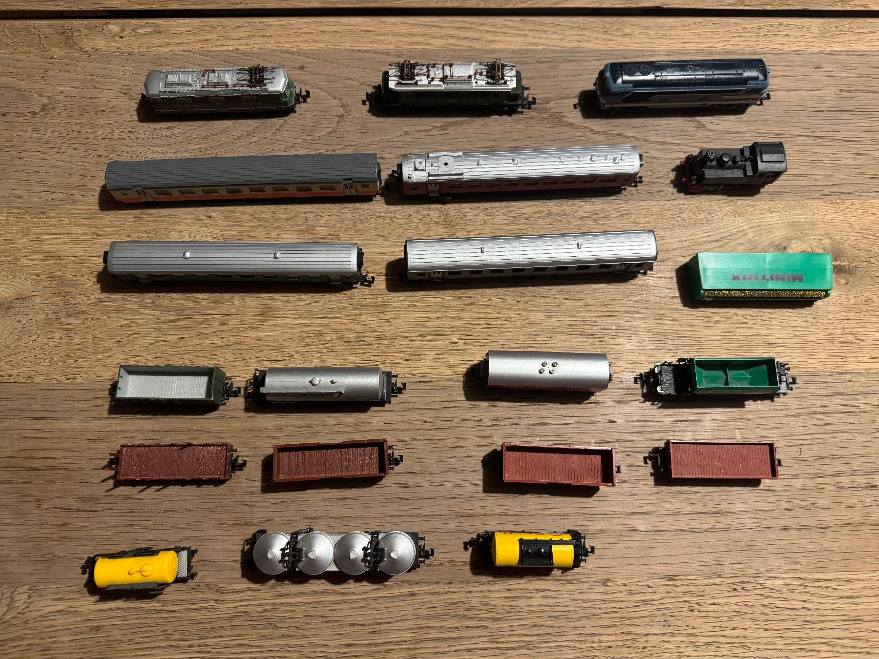 Trix Modellini di ferrovie: Minitrix + Diverse Spur N Loks und Wagen – Usato da Seon venduto da Klammer99 5