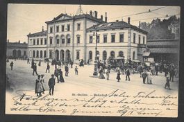 St. Gallen Bahnhof mit Kutschen und Personen
