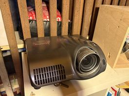 Beamer Hitachi Ilumina
