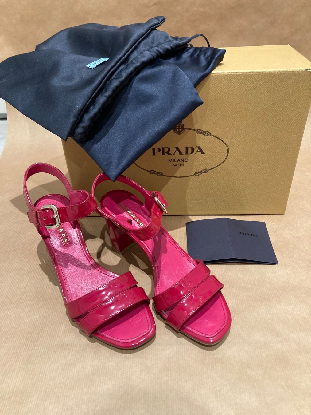 Prada Scarpe da donna: Prada scarpe sandali 35,5 NEW – Nuovo (secondo la descrizione) da Paradiso venduto da Kayakara 1