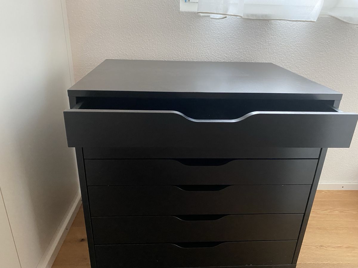 Eléments de bureau: Schwarzer Korpus mit Schubladen und Rollen – D'occasion à Brittnau par Binks 3