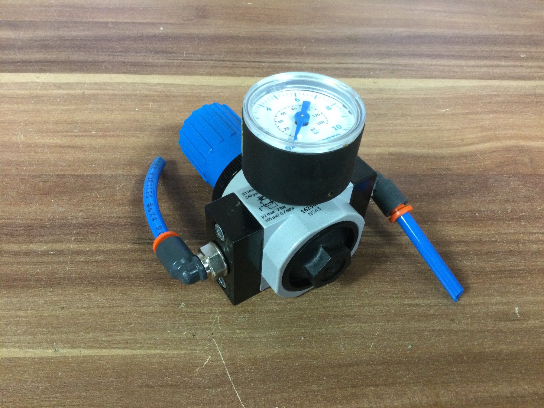Festo Tous les outils: Gebrauchter Festo Mini Druckregler mit Manometer – D'occasion à Wangen SZ par kuriosum12 2