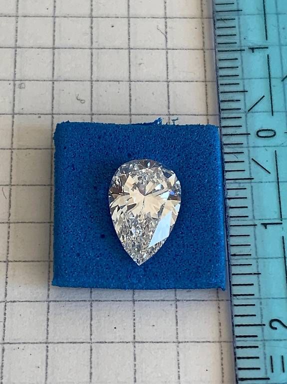 Pietre preziose: Labordiamant 2 Karat VS1 Birnenschliff – Nuovo e nell'imballaggio originale da Basel venduto da loicfoerster