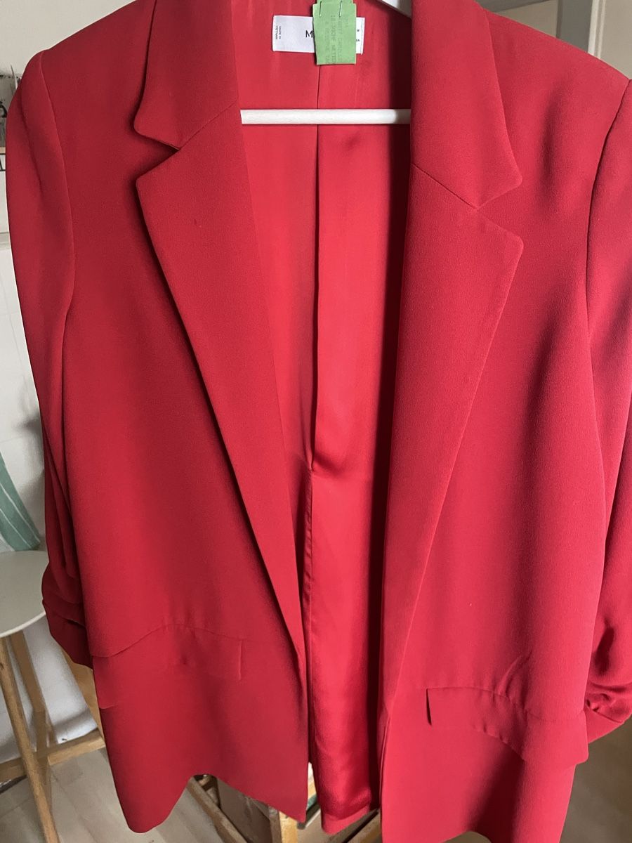 Mango Vestes: Blazer Mango rouge  – D'occasion à Lausanne par sa_b 1