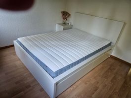 Malm Bett 1x weiss und 1x braun