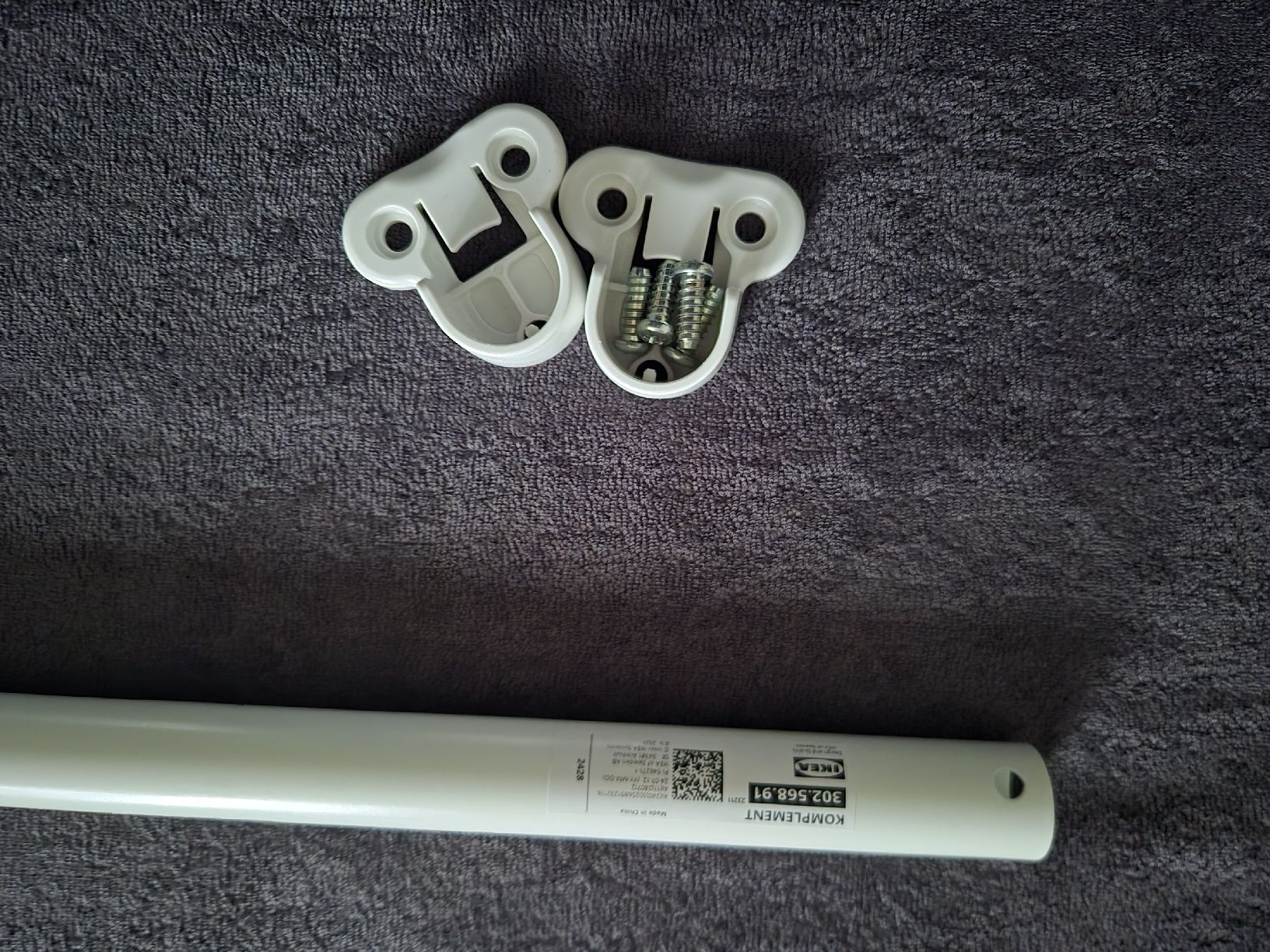 Ikea Scaffali: IKEA Komplement Wardrobe Rail + Mounts, White, 100cm. – Nuovo (secondo la descrizione) da Courroux venduto da blabla90