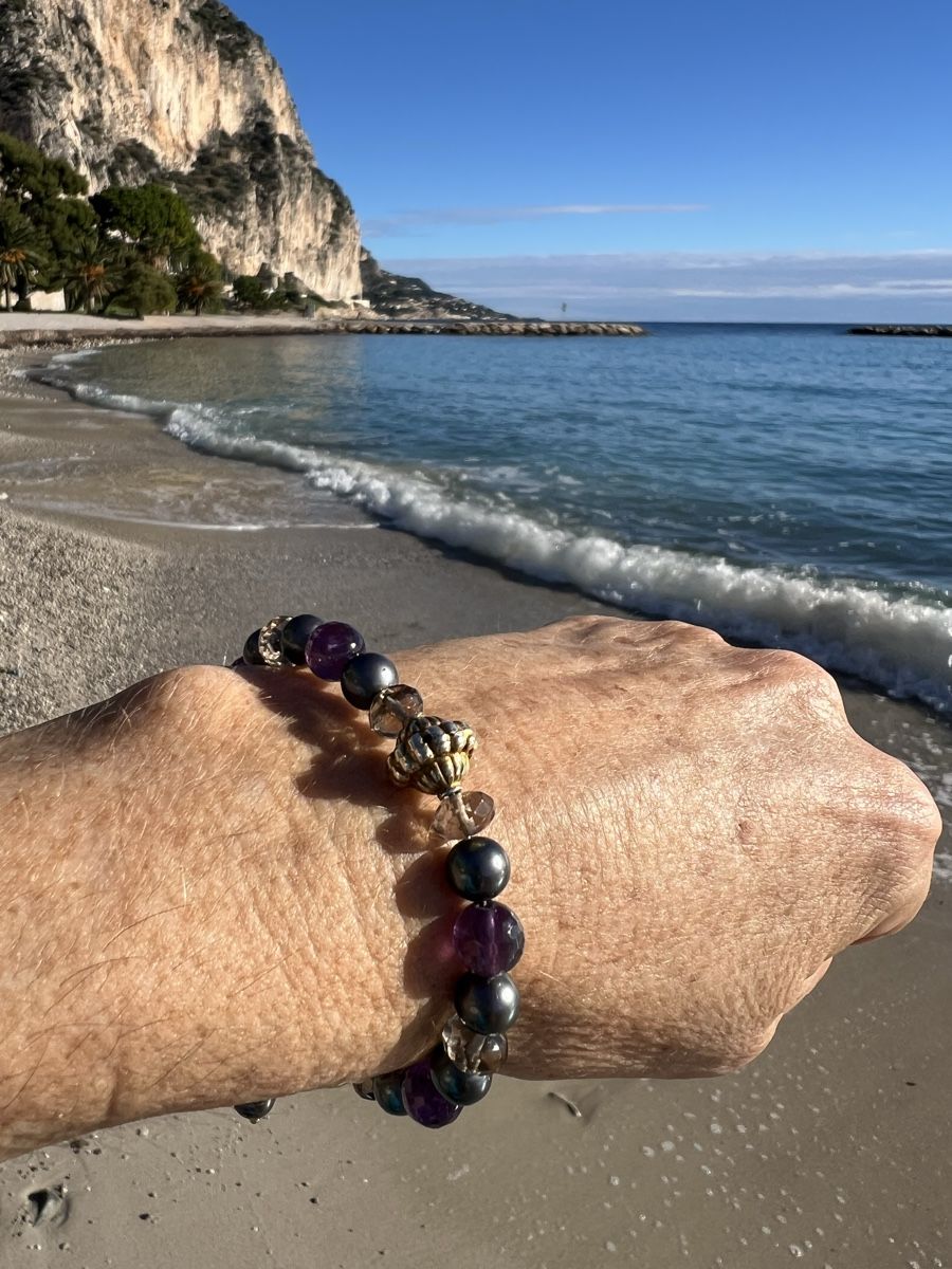 Armbänder & -reifen: Amethyst & Black Pearl Bracelet Gold Plated – Neu und originalverpackt aus Rüschlikon von ThereseJewelryDesign 4
