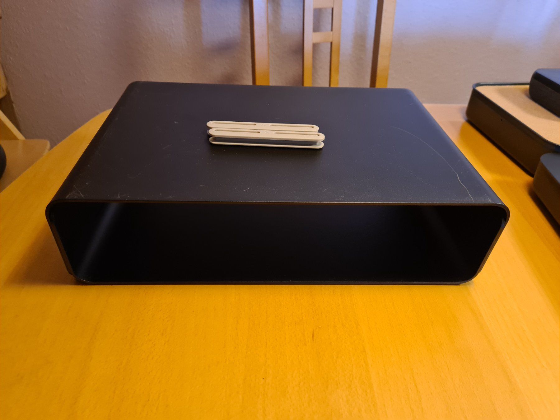 Staffa per monitor: DATAFLEX Addit Bento Rehausseur d'écran et boîte Bento – Usato da Nyon venduto da Dap_j77s 3