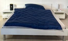 Bettgestell weiss mit 2 Nachttischen ab Ausstellung