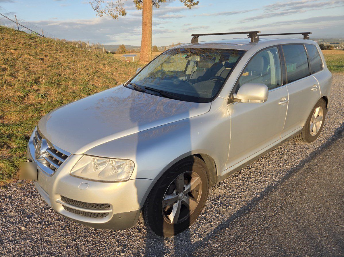 VW Autos: Touareg 2004, gebraucht, div. Mängel, Export oder Teile – D'occasion à Buchs ZH par JonnyD