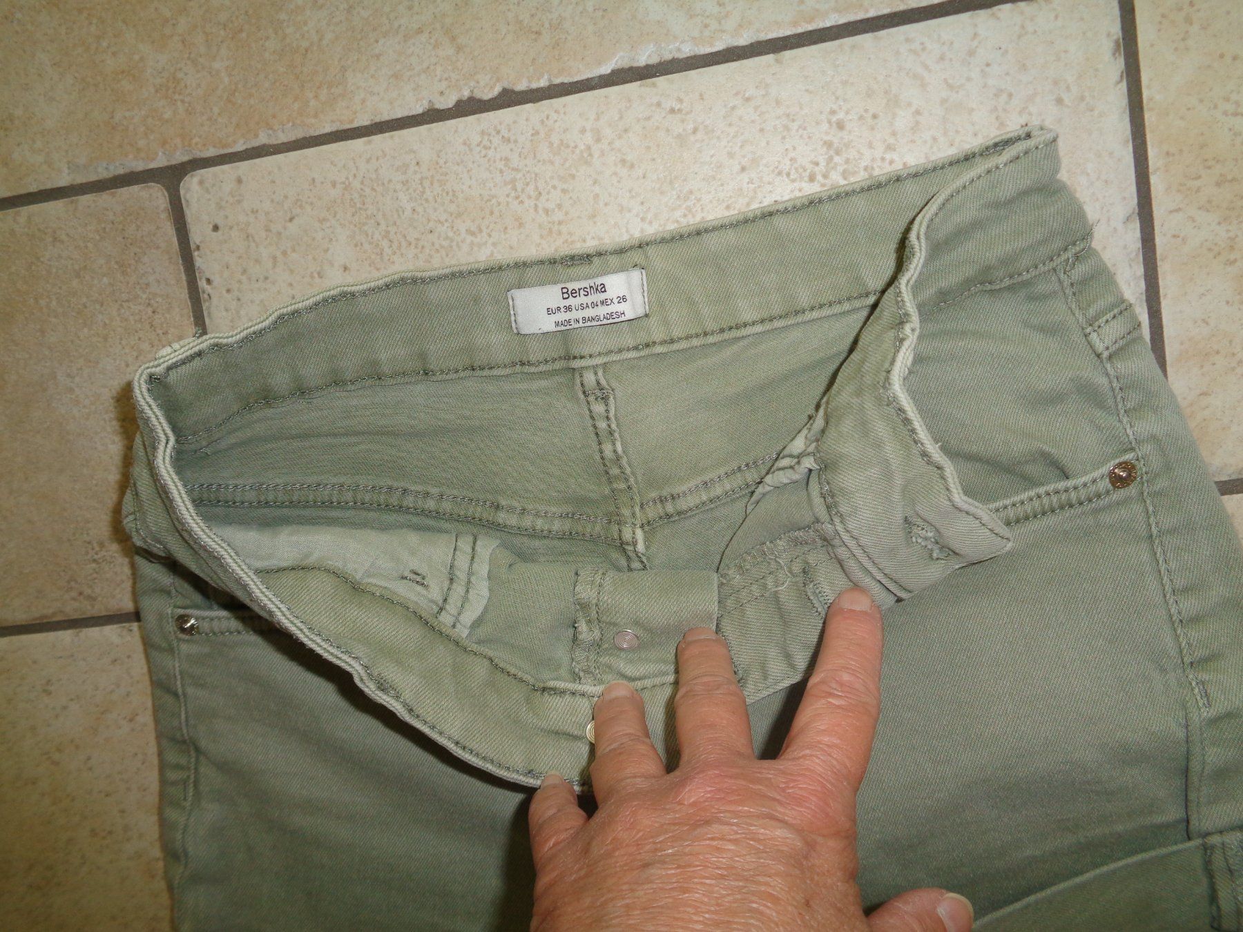 Bershka Pantaloni: Shorts  Bershka  Grösse 36 – Usato da Kreuzlingen venduto da Robi-2003 2