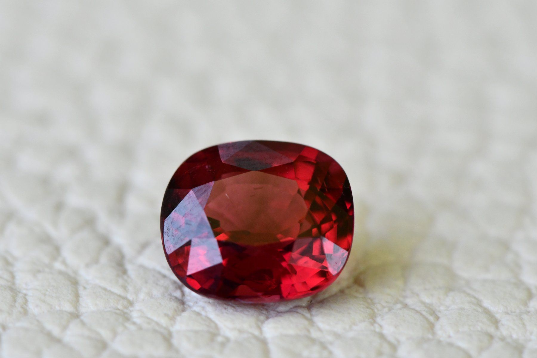 Edelsteine: Red Spinel Vietnam 3.45 ct – Neu (gemäss Beschreibung) aus Lyss von Hiel 1