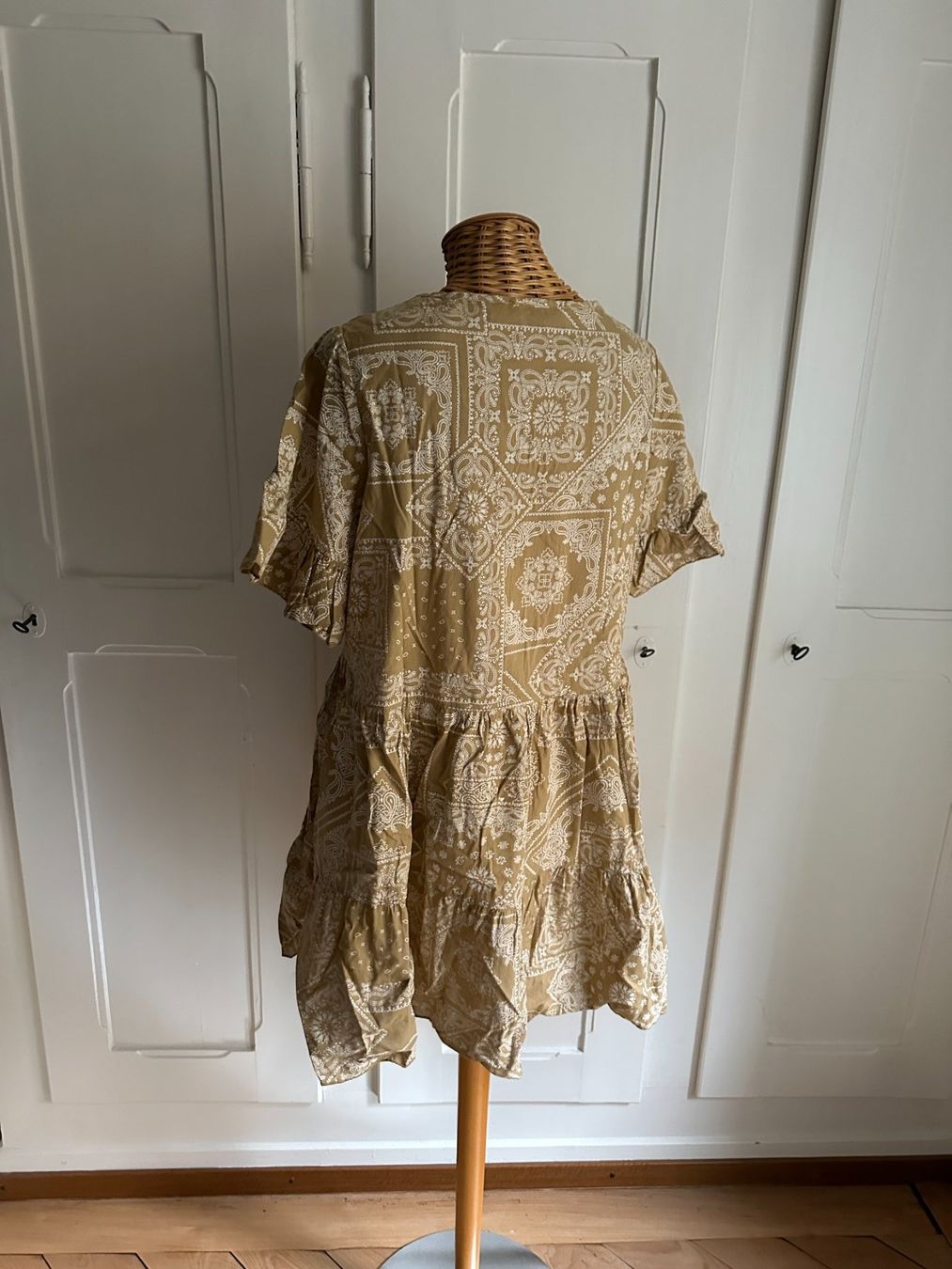 Kleider: GOLD GOLD - Kleidchen beige-weiss – Gebraucht aus Zürich von Diazaio 2
