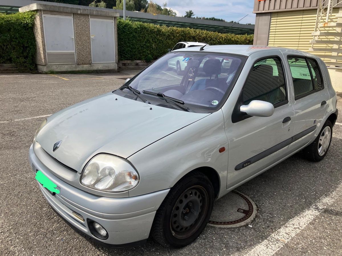 Renault Automobili: Renault Clio (Export) – Usato da Fribourg venduto da rouvi 3