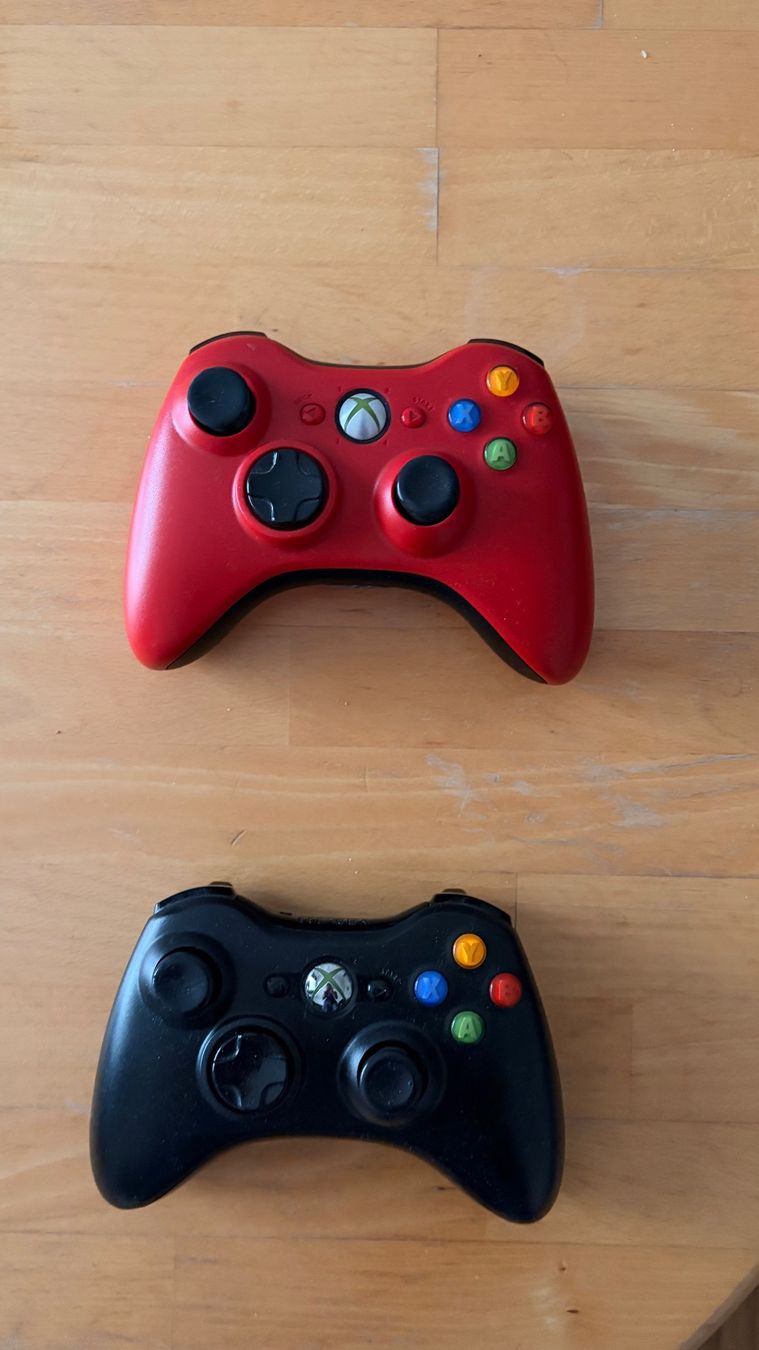 Microsoft Console: Xbox 360 Slim - 200 GB - mit 3 Controller – Usato da Zürich venduto da eug_5qwt 2