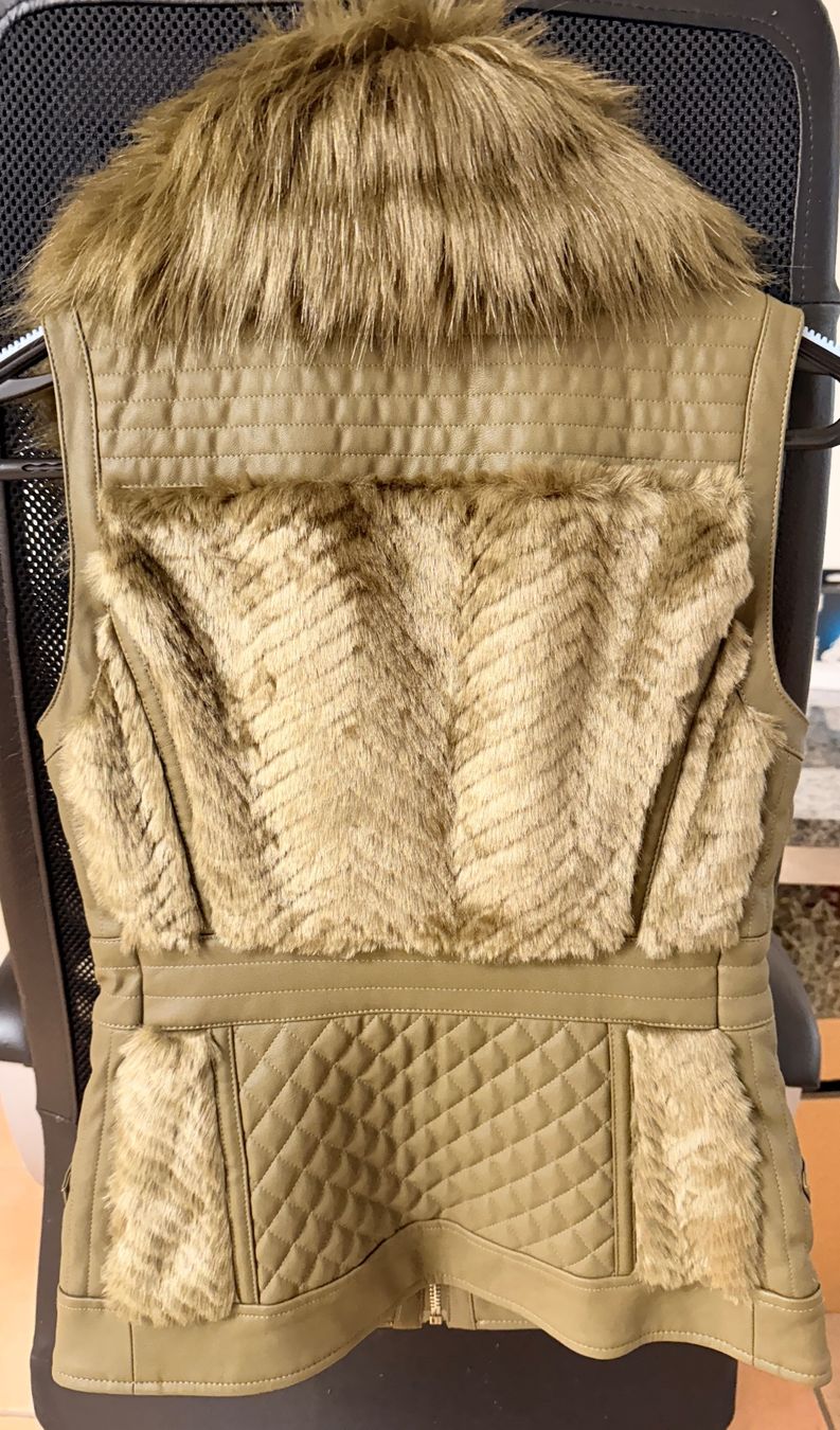 Guess Gilets: Guess Weste – D'occasion à Mönchaltorf par olh_fxn8 1