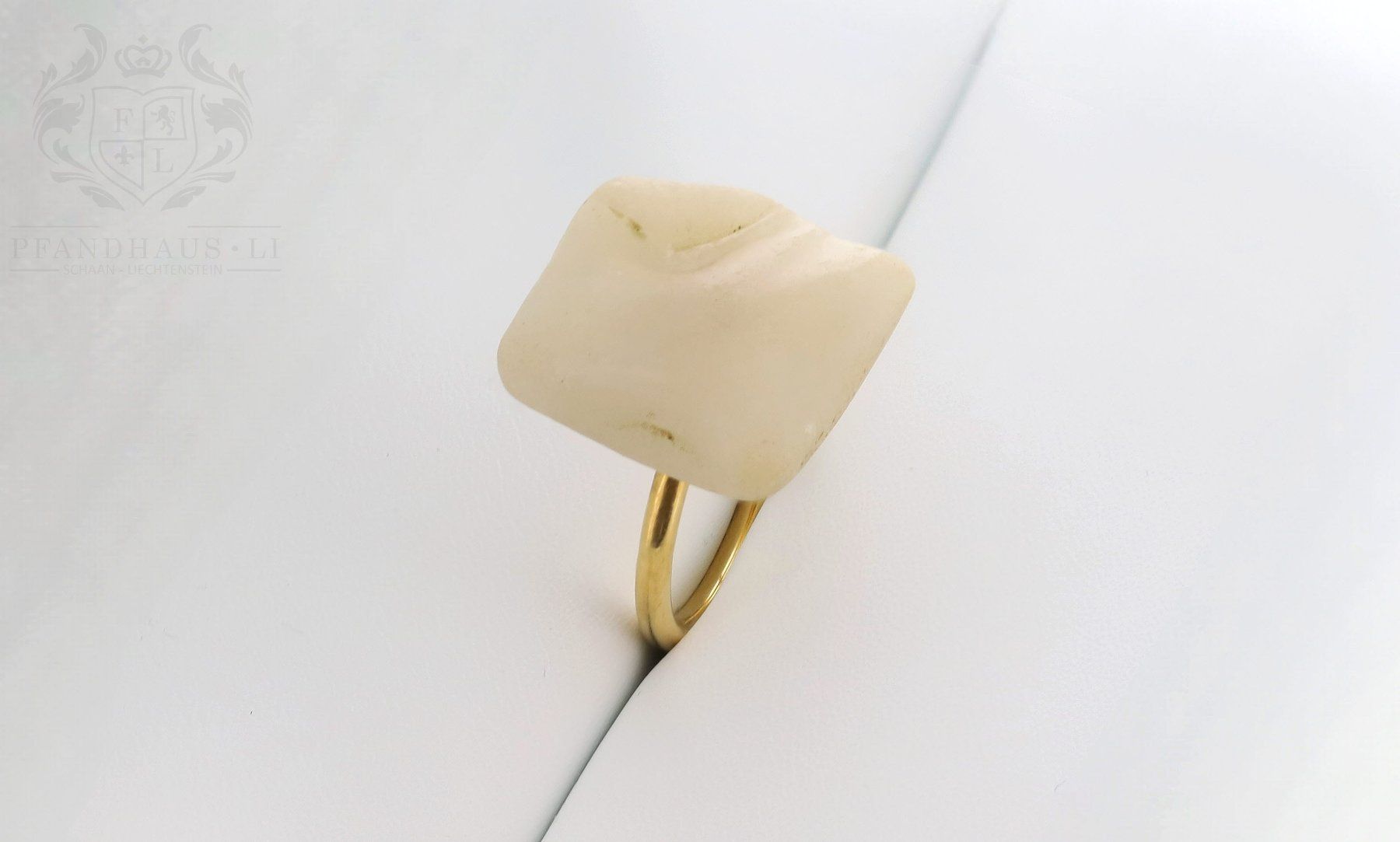 Anelli: EIGENWILLIGER RING AUS 18K GOLD MIT GROSSEM STEIN – Usato da Schaan venduto da Pfandhaus-LI