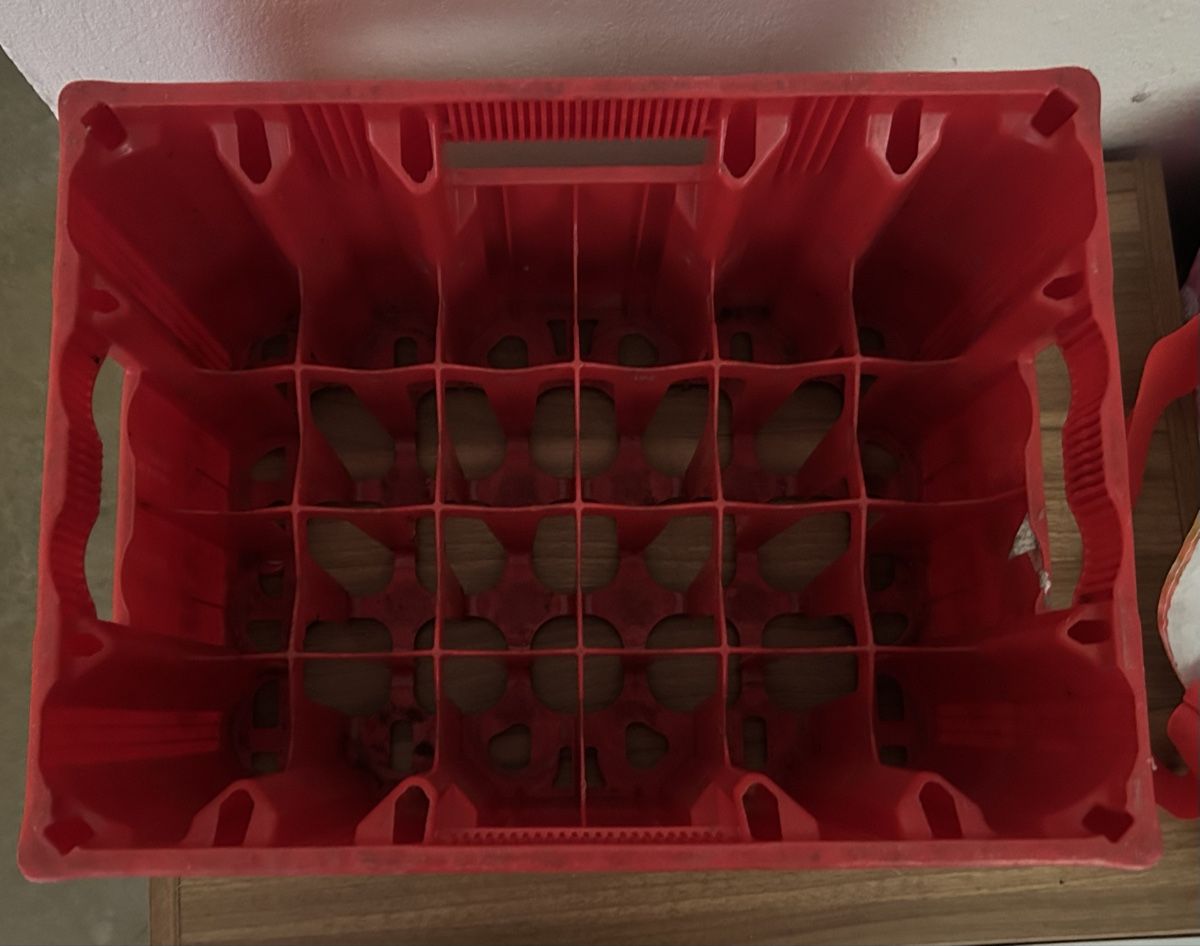 Wein- & Bierkisten: Caisses Cruzcampo rouge 24 compartiments état d'usage Espagn – Gebraucht aus Henniez von jcf_6rzc 1
