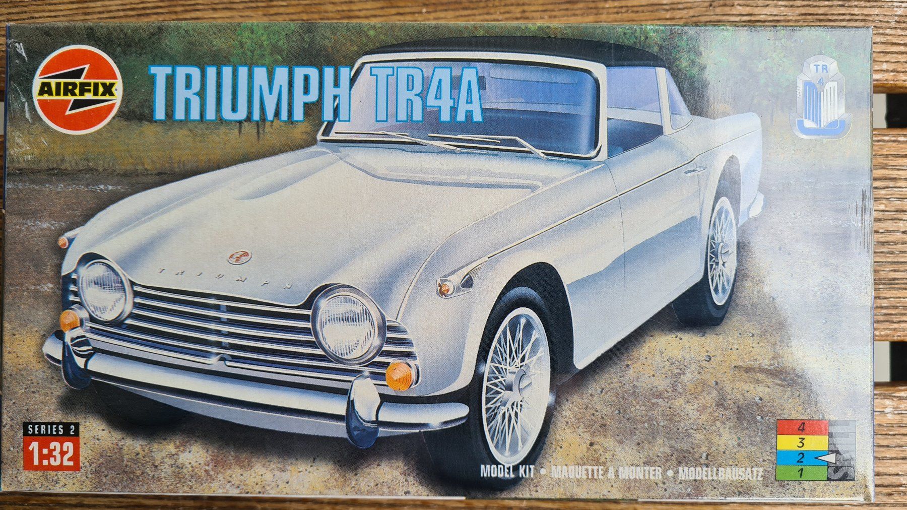 Triumph Modellini d'auto: AIRFIX 32 SCALE Triumph TR4A – Nuovo e nell'imballaggio originale da Basel venduto da Solarbebop