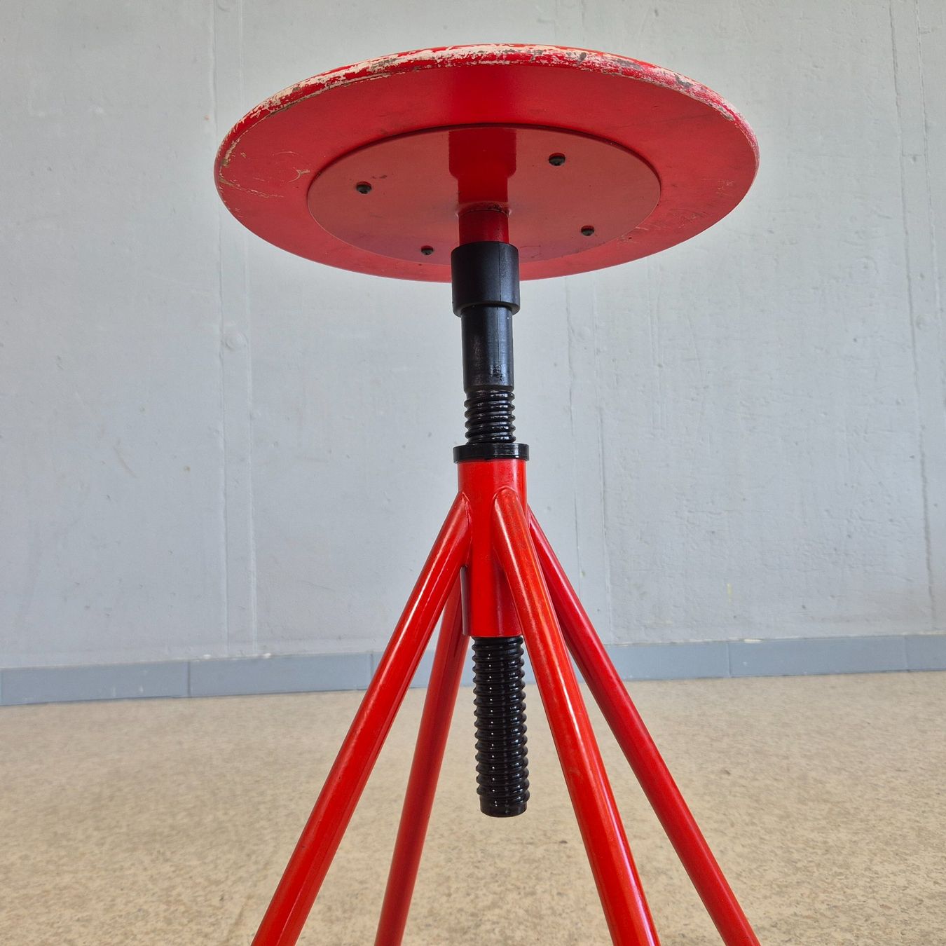 Sgabelli: Industriedesign Swivel Stool Drehhocker Hocker Höcker rot – Usato da Nottwil venduto da Wondewa-Shop 7
